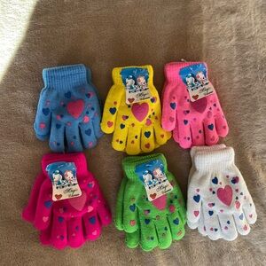NWT 4 Pairs and 2 Pairs NWOT Magic Gloves Cute Kids Winter Super Soft Gloves